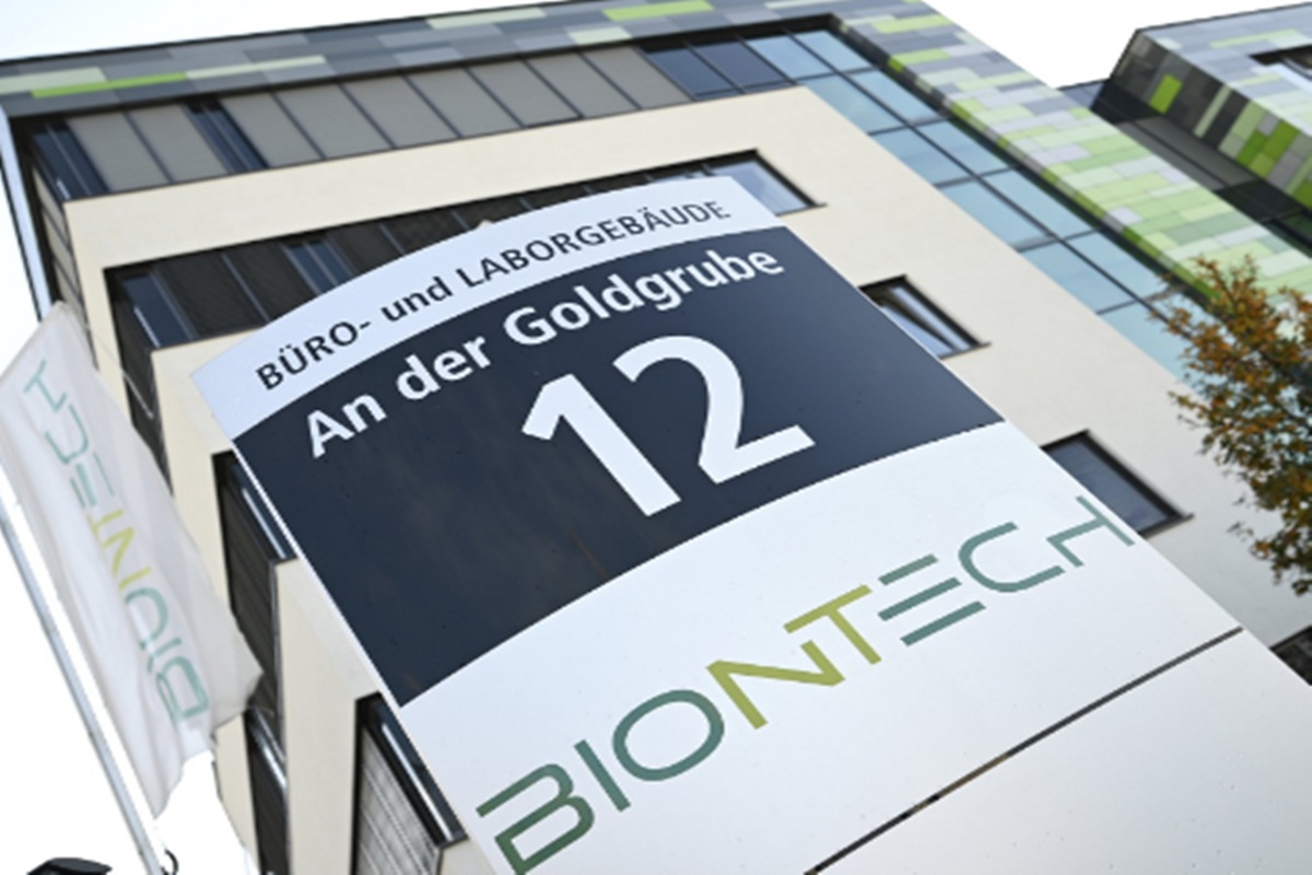 The plan is to rollout the Pfizer/BioNTech vaccine in the next few days after the first batch arrives from Belgium. (Photo source: AP) The plan is to rollout the Pfizer/BioNTech vaccine in the next few days after the first batch arrives from Belgium. (Photo source: AP)