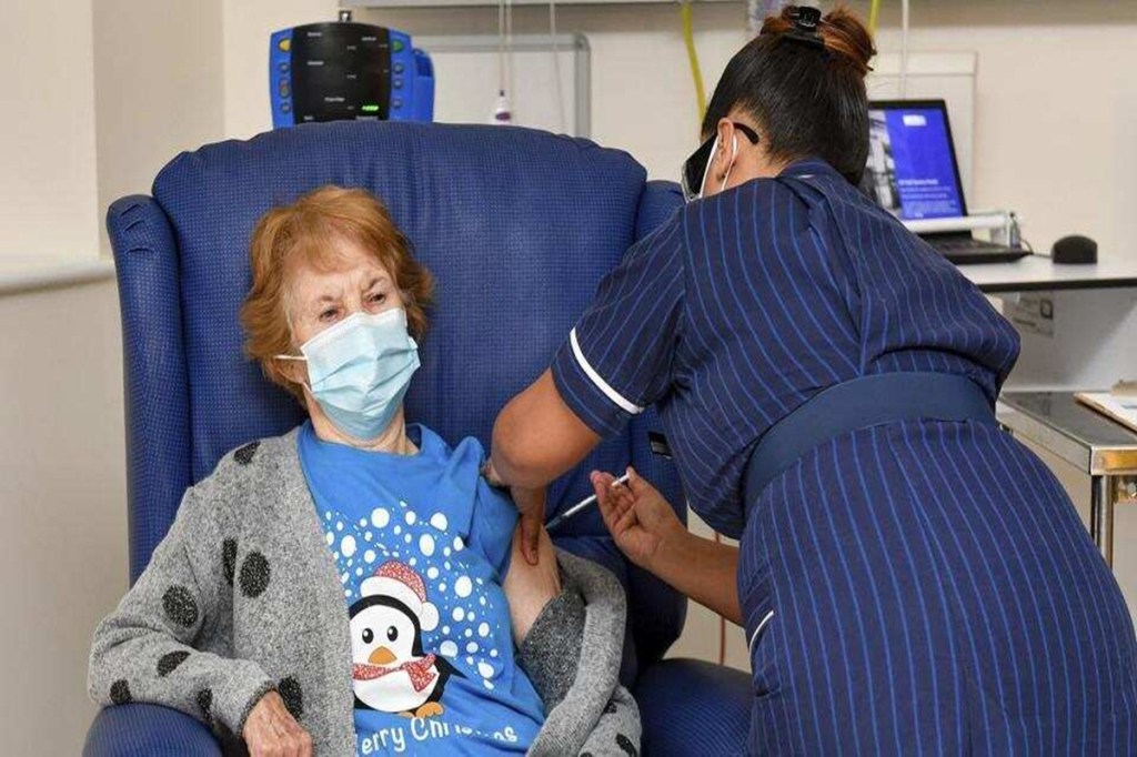 Margaret Keenan, from Enniskillen, said she felt "so privileged" to receive the jab at University Hospital, Coventry. (Photo source: AP)