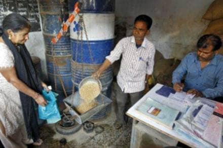 ration card, one nation one card scheme, atmanirbhar bharat stimulus, pib fact check, ration card cancelled, government scheme