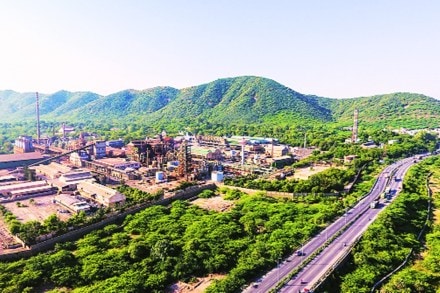 Reported CoP rose 3% q-o-q to $946/t, impacted by one-time employee payout amounting to ~$20/t.