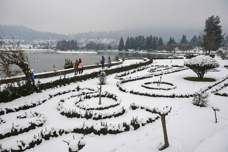 Kashmir temperature, Kashmir weather, Kashmir temperature today, Kashmir tourism, Kashmir snowfall, Kashmir snowfall images, Kashmir snowfall today, Kashmir snowfall pics, Kashmir snowfall places