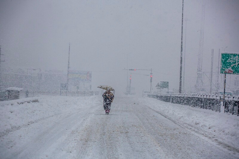 Kashmir temperature, Kashmir weather, Kashmir temperature today, Kashmir tourism, Kashmir snowfall, Kashmir snowfall images, Kashmir snowfall today, Kashmir snowfall pics, Kashmir snowfall places