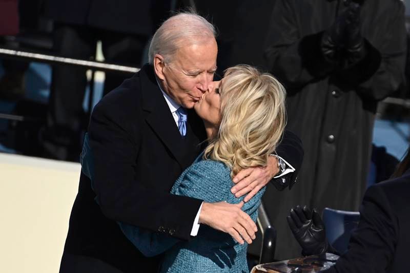 joe biden, kamala harris, jeniifer lopez, lady gaga, donald trump, trump, biden, biden inauguration, us time now, usa, us president, president of america, washington dc time, joe biden oath ceremony, joe biden inauguration, obama, bill clinton