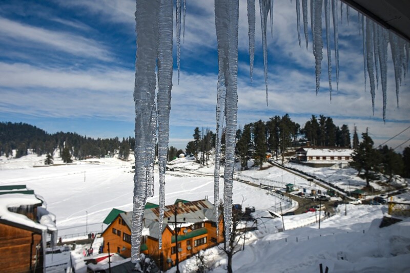 Kashmir temperature, Kashmir weather, Kashmir temperature today, Kashmir tourism, Kashmir snowfall, Kashmir snowfall images, Kashmir snowfall today, Kashmir snowfall pics, Kashmir snowfall places