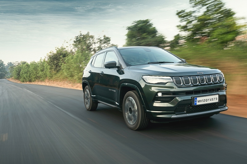 The Jeep Compass facelift is set for its India launch in the first week of February 2021. The model will offer updated styling including a new front bumper and revised LED headlamps with LED DRLs. Additionally, the 8-slot iconic Jeep grill has been tweaked and houses the front lens for the 360-degree camera.
