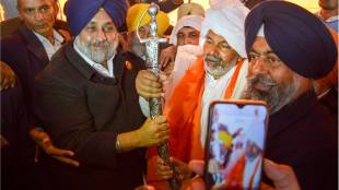 Shiromani Akali Dal Sukhbir Singh Badal presents sword to Rakesh Tikait at Ghazipur farmers protest New Delhi
