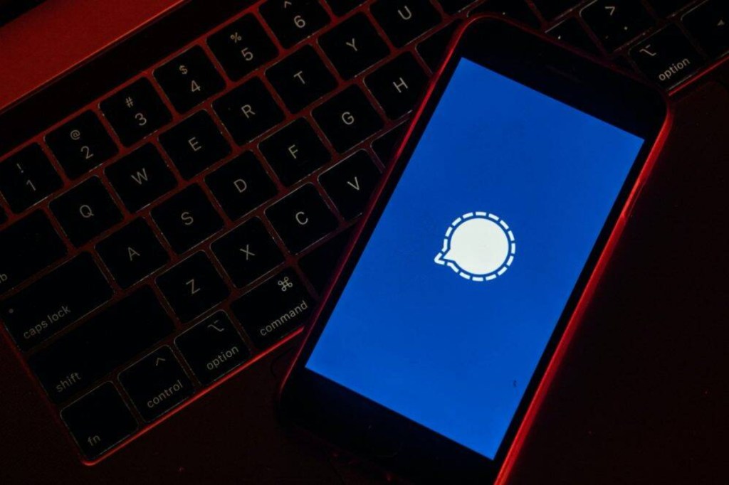 Signal, signal app, signal messaging app, data privacy, whatsapp, telegram, Brian Acton