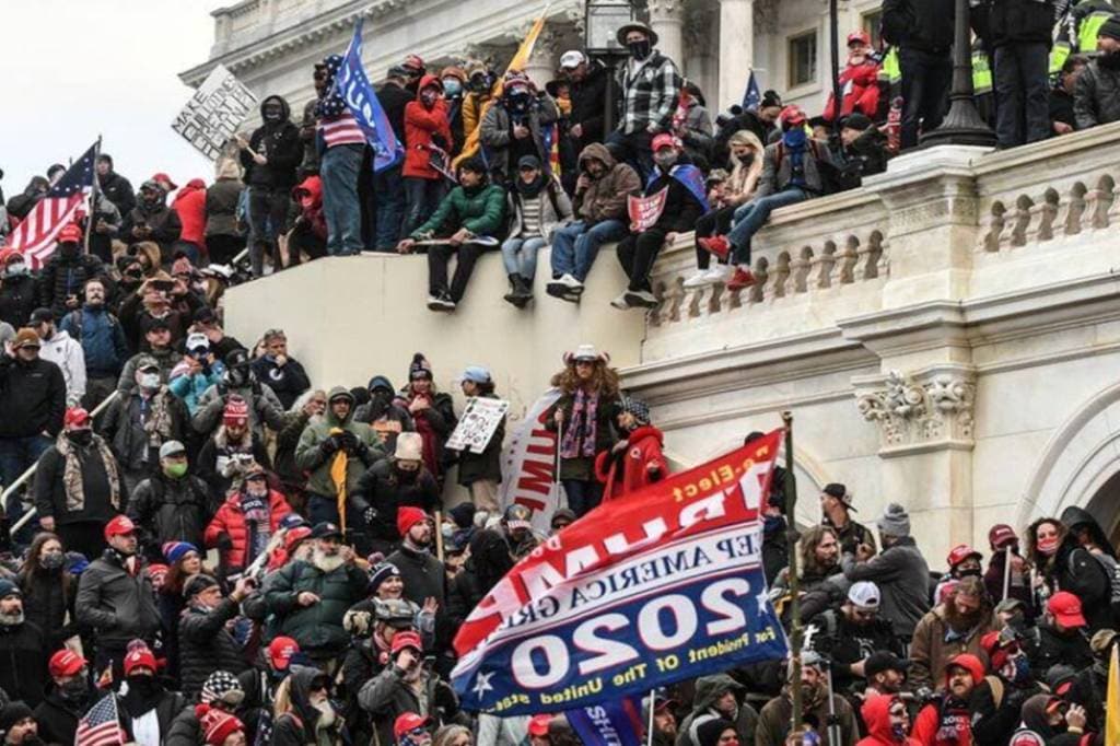 The first images most people saw on January 6 were from above, with attendees at a rally where President Donald Trump spoke who eventually moved, like sea water in a tsunami, toward and around the US Capitol.