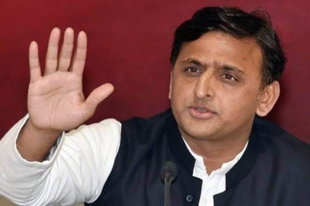 Akhilesh yadav, yogi adityanath, covid vaccine, covid vaccine in up, akhilesh calles bjp vaccine, polotical leaders taking vaccine