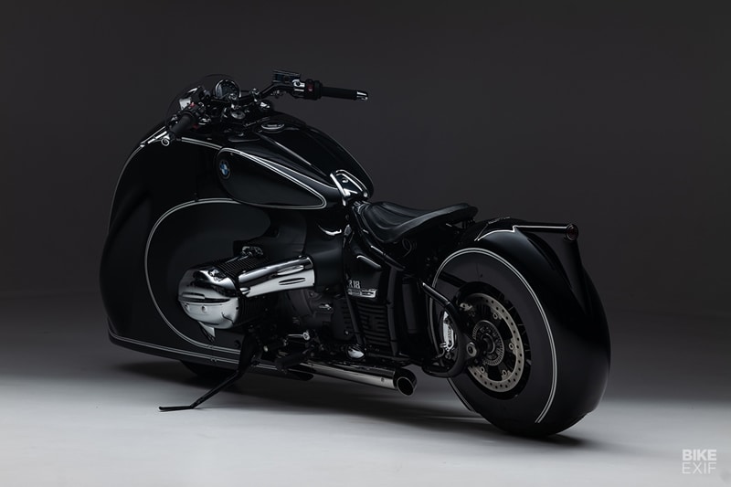 “I left the technology as it is,” Dirk tells Bikeexif. “The frame is 100% original.” Clever original design touches like the exposed drive shaft and rear wheel hub are still present and correct. (Source: Bikeexif)