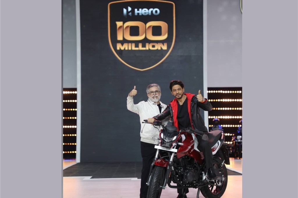 Hero MotoCorp crosses 100 million milestone in cumulative production, hero motocorp 100 millionth unit, Xtreme 160R, pawan munjal, shah rukh khan
