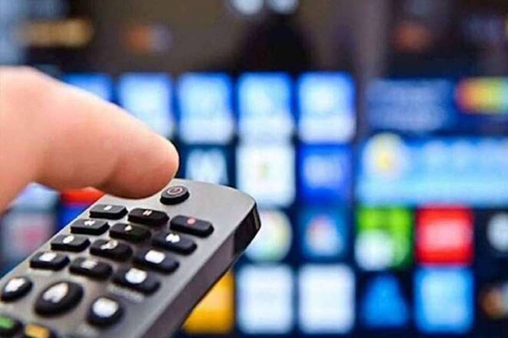 Crisil says DTH licensing policy change detrimental, top 4 operators asked to pay dues of Rs 8,000 crore