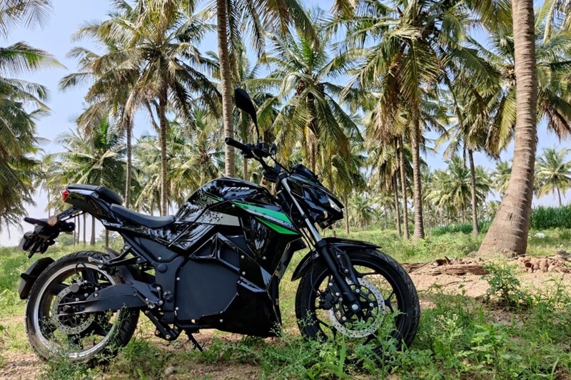 Coimbatore-based Srivaru Motors have come up with their all-electric streetfighter - Prana. The electric bike is currently available in the Southern part of India through a total of 14 dealerships. The brand has quite aggressive expansion plans as it aims to enter multiple cities across the length and breadth of the country soon. We recently rode the Prana and here we explain the bike through some pictures.