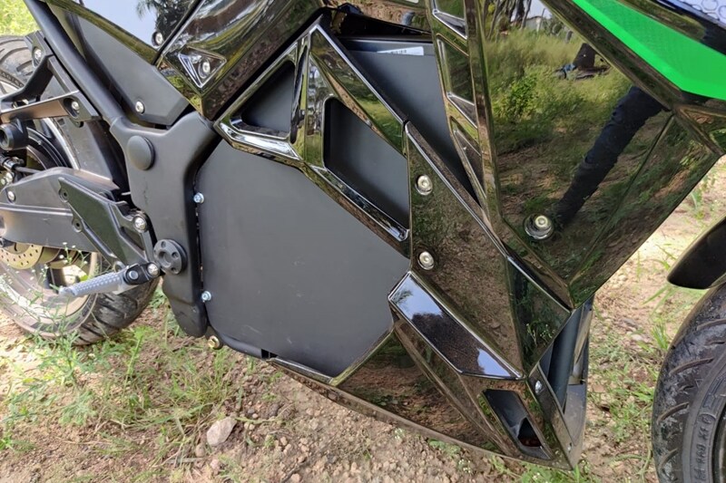 On a single full charge, the SVM Prana is claimed to offer a range of 126 km. The said claim seems to be true as during our test runs, the electric bike covered over 70 km with 50 percent battery charge remaining. We will soon be bringing a detailed first ride review of the SVM Prana, so keep watching this space!
