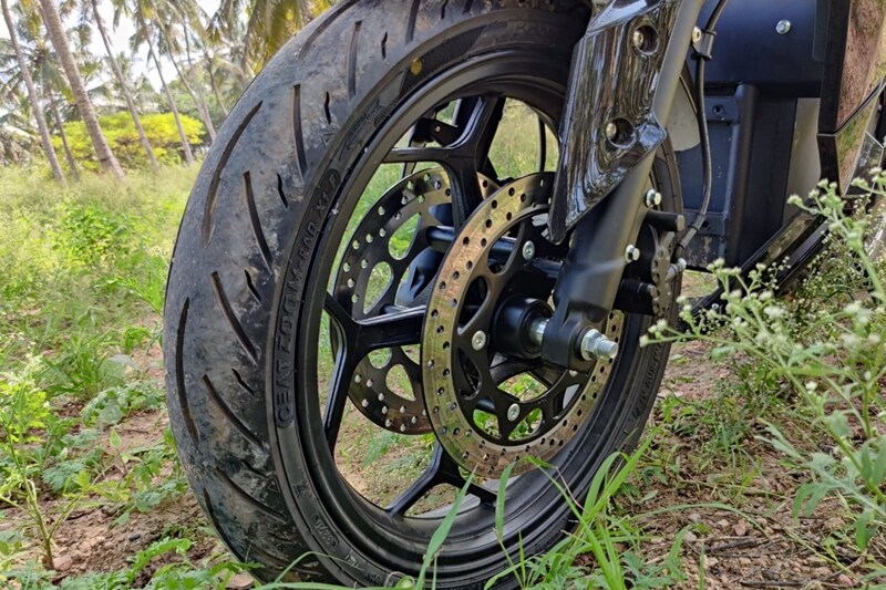 The front gets dual disc brakes and these offer decent stopping power. The bite and the feedback isn't exceptionally sharp but that is a good thing because the bike lacks an ABS. However, it do comes with a CBS that basically applies both brakes automatically when you press just the rear brake lever.
