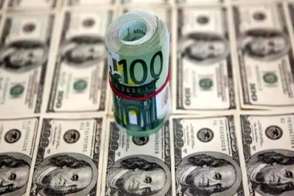 In 2020, the US national debt was USD 23.4 trillion, that was USD 72,309 in debt per person.