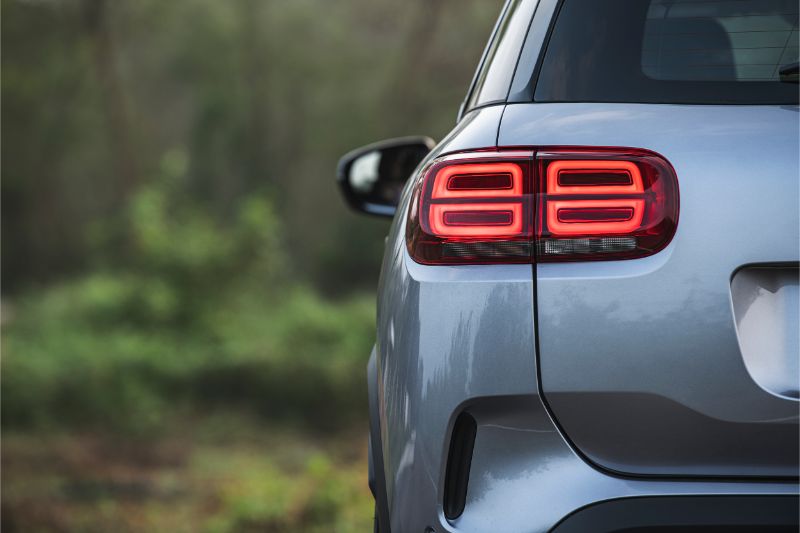 LED taillamps will be fitted as standard on the Citroen C5 Aircross. While LED DRLs at the front will also be offered as standard.