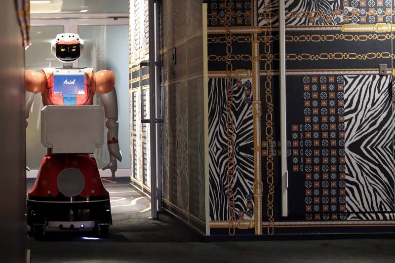 coronavirus, coronavirus pandemic, coronavirus in south africa, covid-19, south africa, Johannesburg, robot, robot in hotel, Hotel Sky, Johannesburg hotels