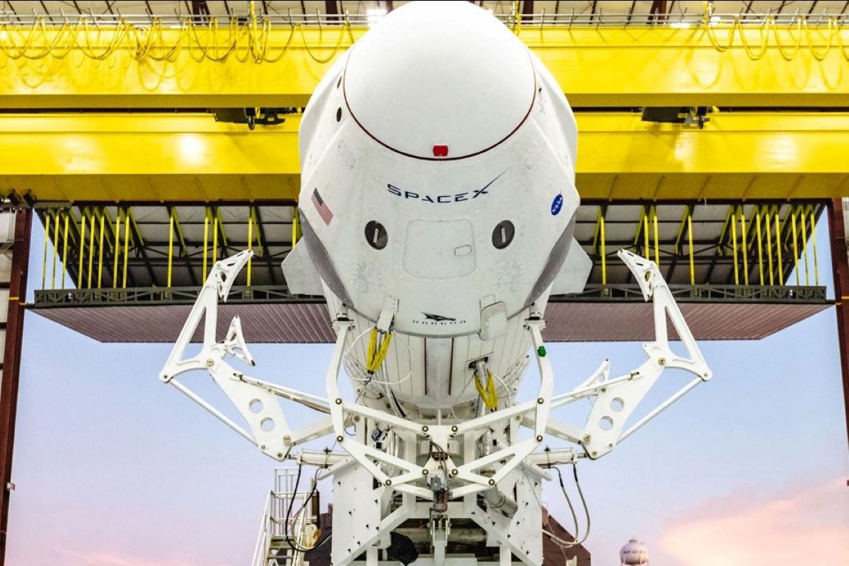 Dragon spacecraft on Falcon 9 launch vehicle