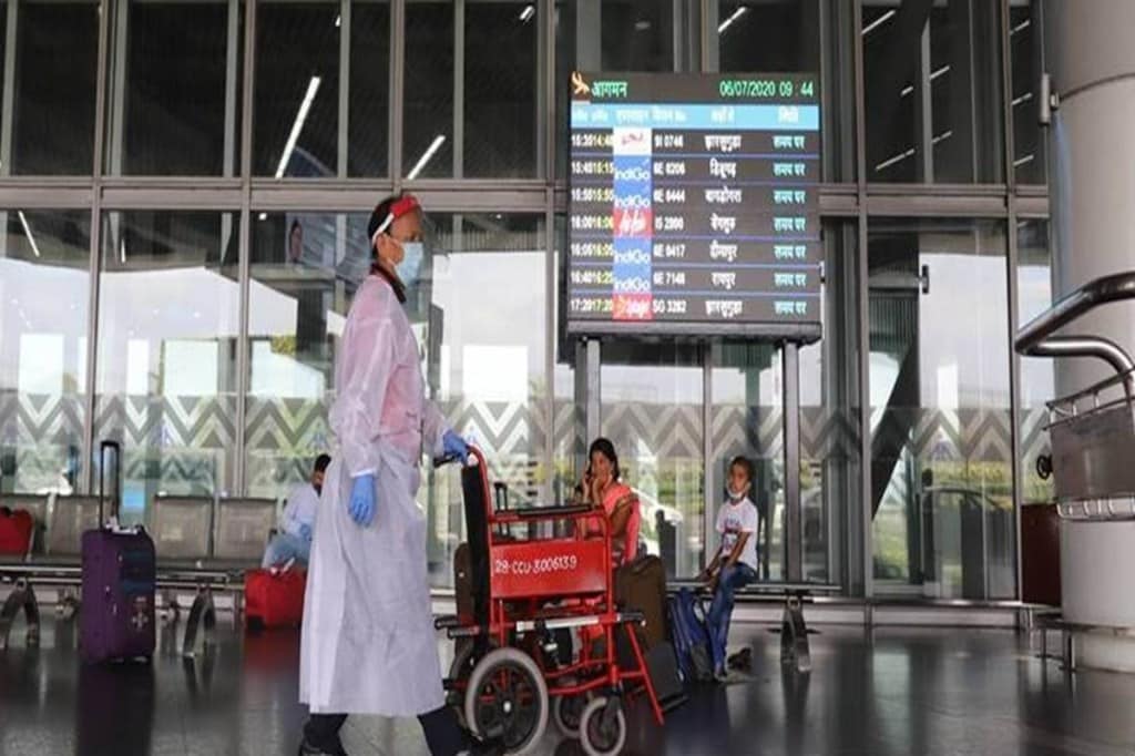 IndiGo, SpiceJet offers routes: Flyers can buy flight tickets from the official websites of SpiceJet and IndiGo.