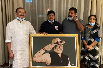 Narendra Modi portrait V Muraleedharan MOS MEA Dubai artist Saran Sasi Kumar