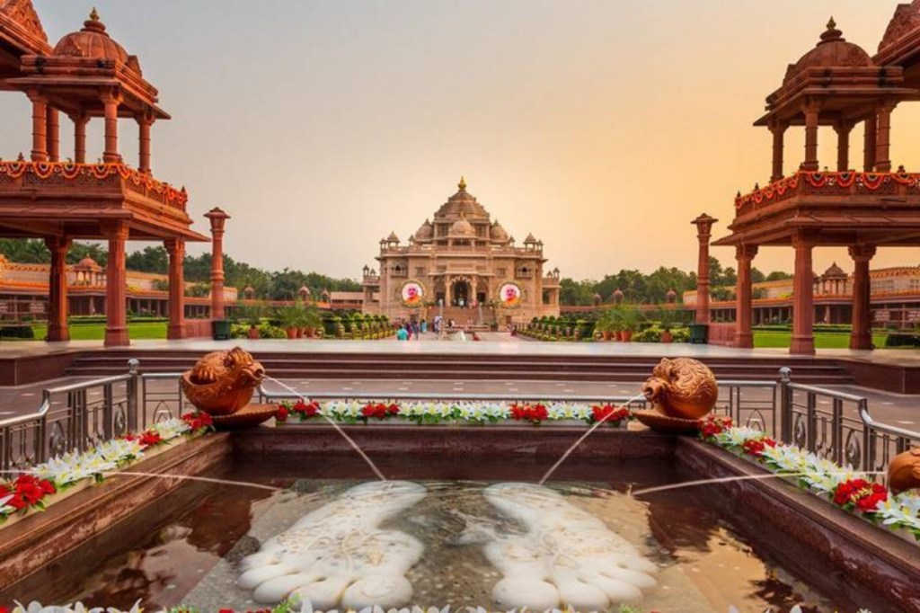 swaminarayan akshardham temple reopens, akshardham temple gandhinagar reopens, akshardham temple timings in Delhi, religious places reopening post pandemic swaminarayan akshardham temple reopens, akshardham temple gandhinagar reopens, akshardham temple timings in Delhi, religious places reopening post pandemic