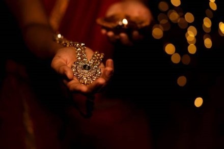 Industry estimates suggest that bulk of the jewellery purchase online is restricted to low ticket purchases upto Rs 30,000 Industry estimates suggest that bulk of the jewellery purchase online is restricted to low ticket purchases upto Rs 30,000