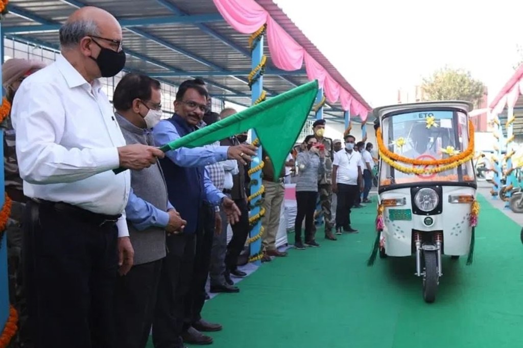 dmrc eto motors electric rickshaw