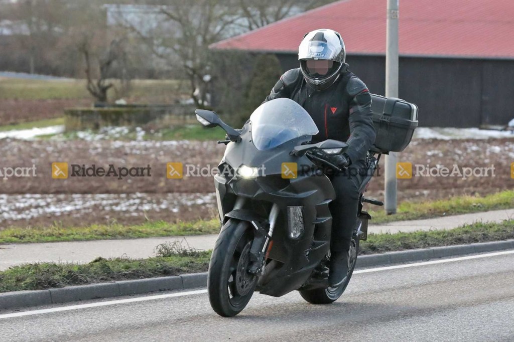 2022 Kawasaki Ninja H2 SX (Image source: RideApart)