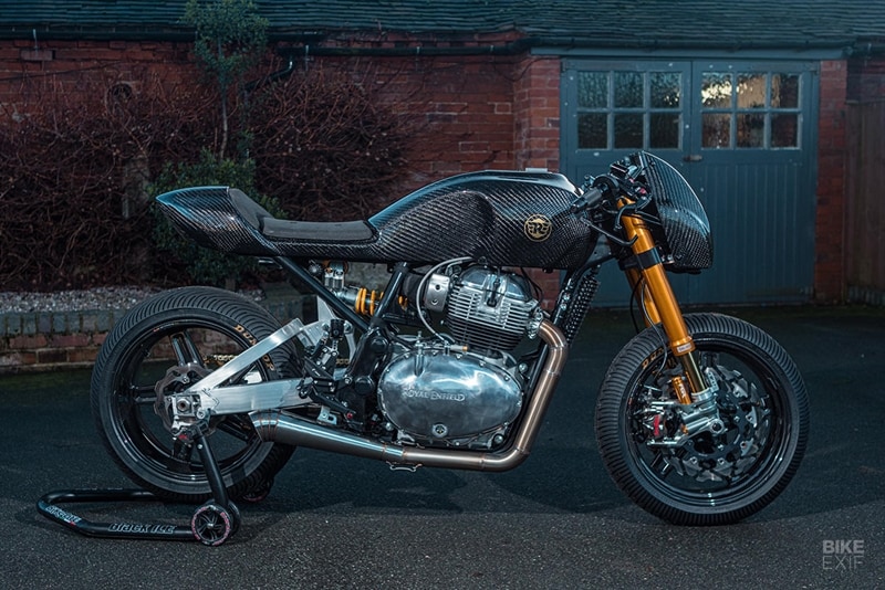 The final parts were shaped in carbon fiber, while GIA Engineering built a custom fuel cell, adorned with a Racefit cap. GIA also fabricated a burly monoshock swingarm for the bike, which is hooked up to an Öhlins TTX GP Pro shock. There’s a set of Öhlins FGR300 forks up front, held in place by custom triples from FastTec, who also supplied a set of GP-style quick-release axles. The wheels are carbon fiber units from BST, and the tires are Dunlop Sportmax GPAs. (Source: Bikeexif)