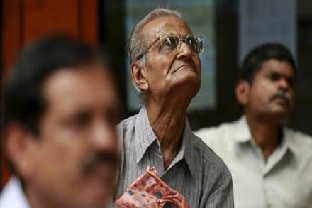 For senior citizens looking to get back into professional roles, it is crucial to bank on digital training. (Representative image)