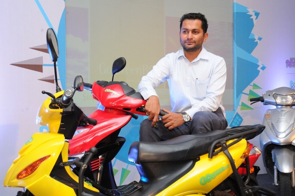 Dhivik Ashok, alongside the GoGreen BOV Sunoti electric scooter