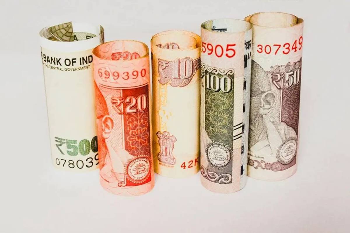 NCDs are loan-linked bonds that cannot be converted into stocks and usually offer higher interest rates than convertible debentures. NCDs are loan-linked bonds that cannot be converted into stocks and usually offer higher interest rates than convertible debentures.
