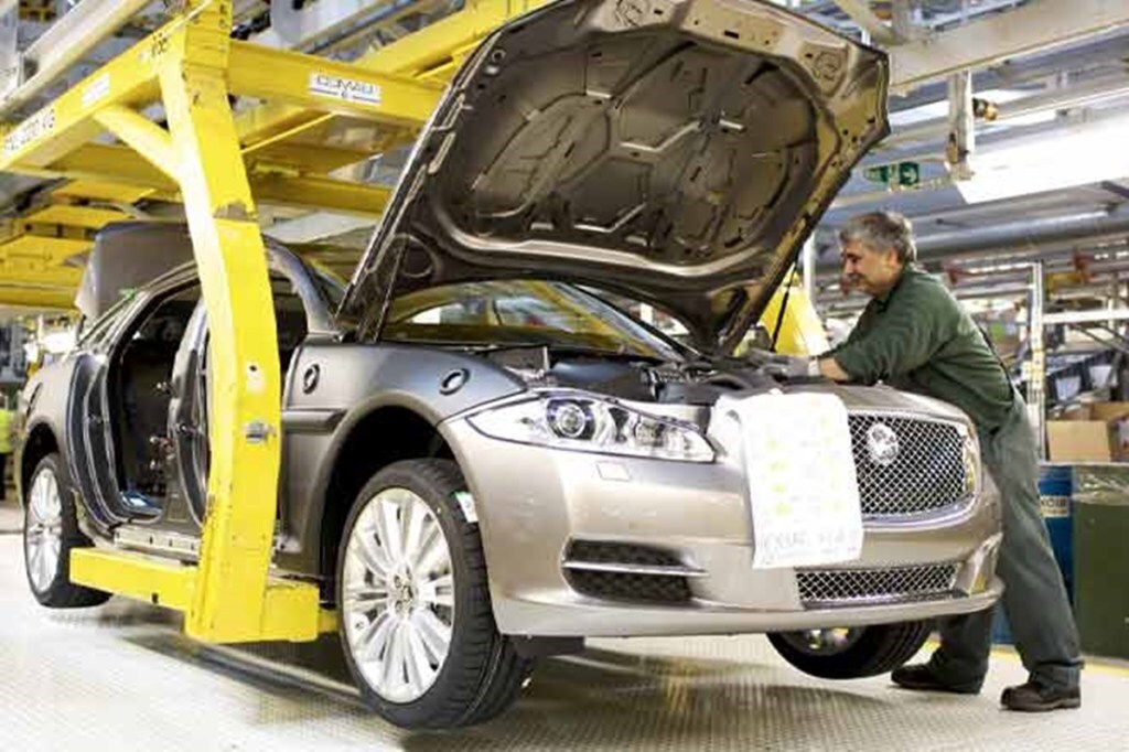Technological trends transforming automotive manufacturing: What to expect in 2021