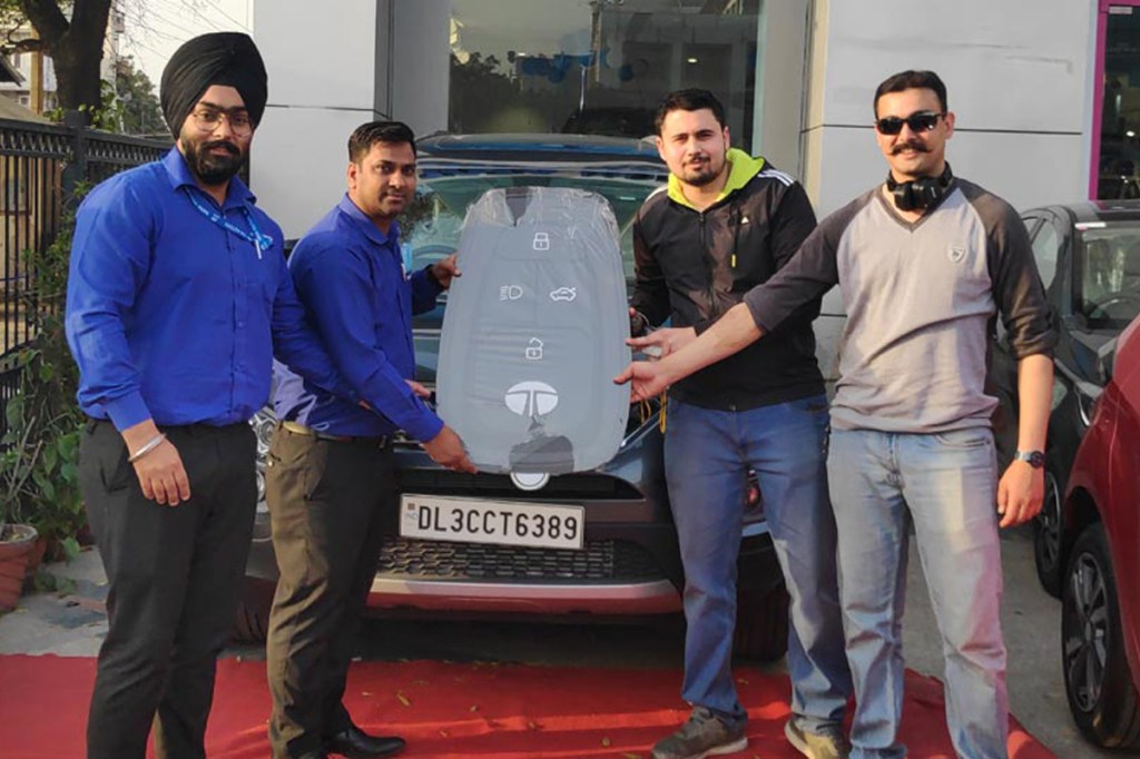 100 Tata Safari SUVs delivered in one day in Delhi: Reincarnated icon receives great response