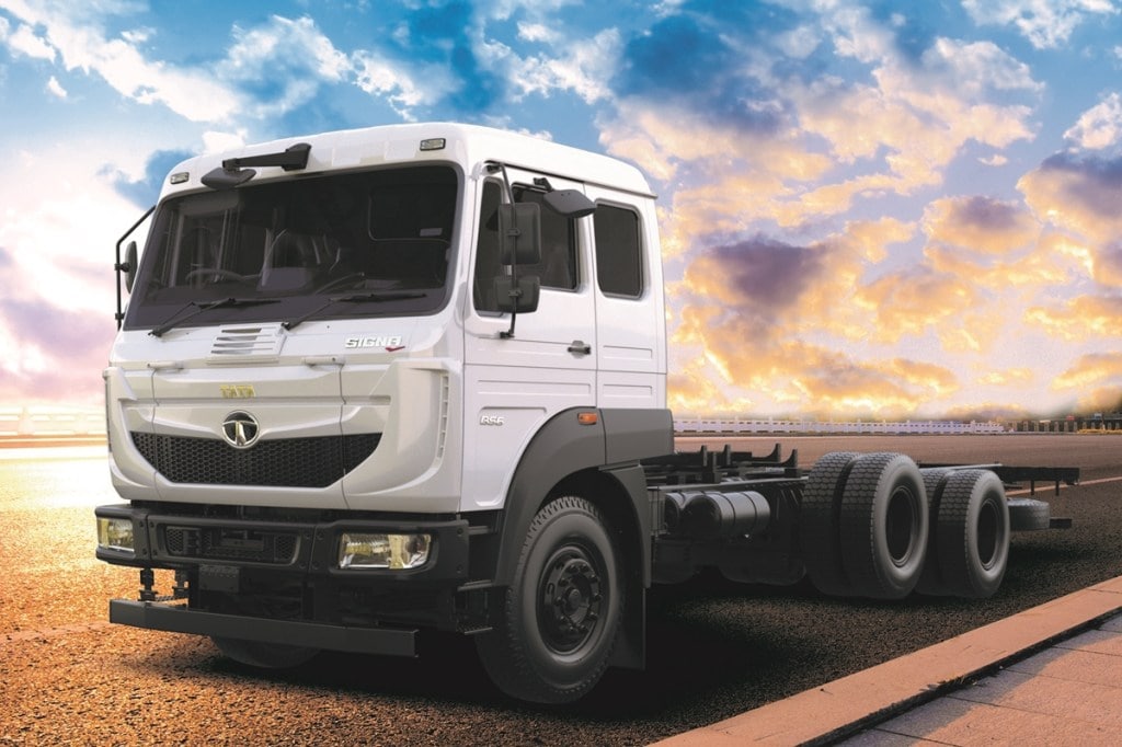 Tata Signa 3118.T launched as India’s first 3-axle 6×2 truck with 31-tonne GVW: Specs, features and more!