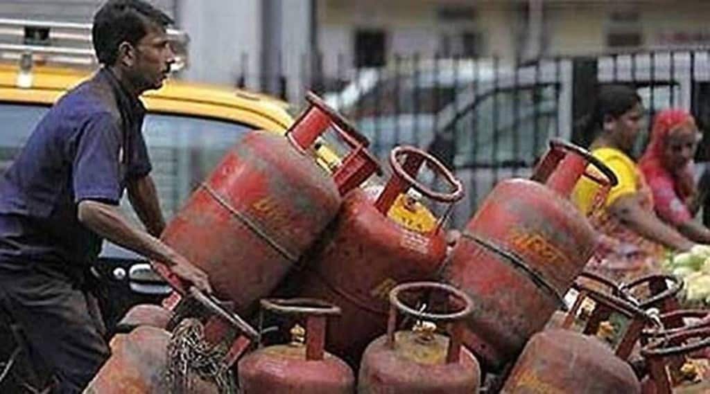 iquefied petroleum , LPG, orban slum households, CEEW's Cooking Energy Access Survey 2020 , six Indian states use LPG exclusive, Pradhan Mantri Ujjwala Yojana, primary cooking fuel in Indialy,