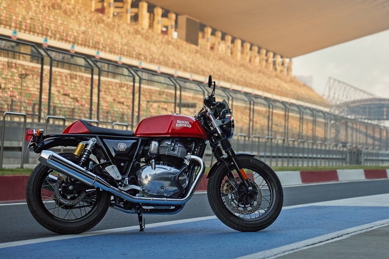 The Continental GT 650 in Standard colourways is available at Rs 2,91,701 (ex-showroom), Custom colourways are available for Rs 2,99,830 (ex-showroom) and the chrome variant Mister Clean is available for Rs 3,13,367 (ex-showroom). All the Interceptor 650 colourways and the Continental GT 650 colourways are now open for bookings across all Royal Enfield stores in India.