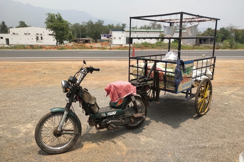 The concept of 'Jugaad' is rather overrated in India. While somethings will function after some bodging, what about those that don't? Anywho, bodge jobs continue to be a mechanic's delight and at times deliver a usable product, such as the one we're featuring here - miniature trolley based on a TVS XL Sport Heavy Duty moped. By the looks of it, it can transport a substantial payload.