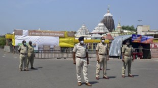Police stand guard during lockdown in Puri as coronavirus cases surge countrywide (PTI image)