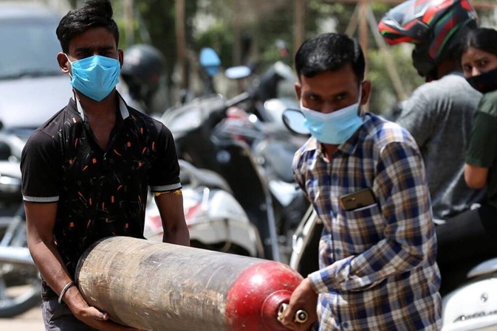 One way, to check the sliding of the moderately sick into serious illness is by focusing on the role that oxygen concentrators or mini oxygen generators can play.