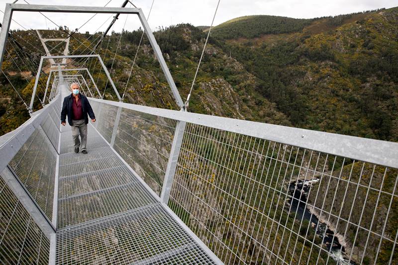 portugal, longest pedestrian suspension bridge, pedestrian suspension bridge, world's longest pedestrian suspension bridge, Arouca 516, portugal tourism, UNESCO, Arouca Geopark, suspension bridge