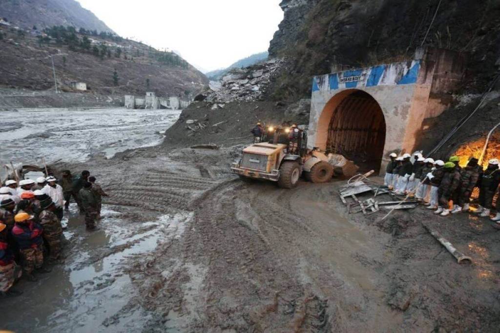 Indo-China border in Uttarakhand's Chamoli district, death toll, avalanche