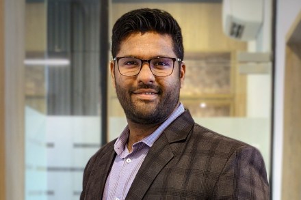 Online gaming has become much more exciting as it enables us to enjoy games with the HD graphic experience which has been made possible by monitors with 4K capabilities and OLEDs.