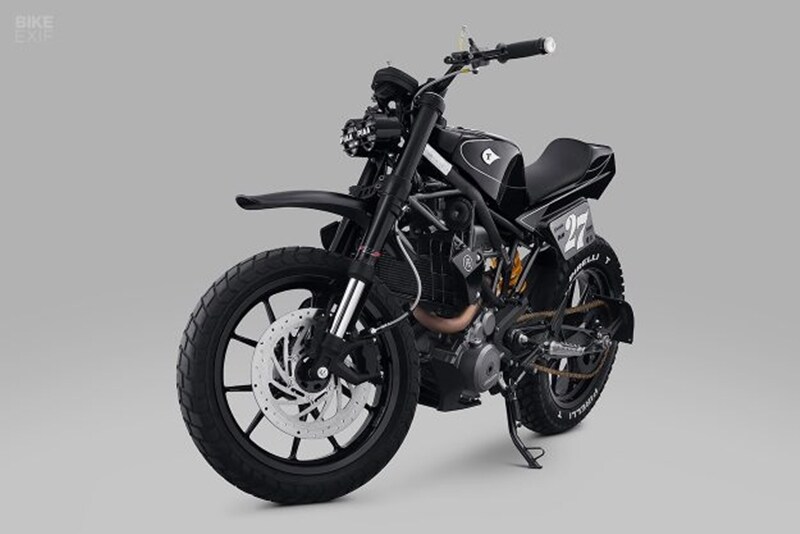 There’s not a hint of orange left though; just a slick black paint job, accented with white pin stripes. ‘The Sight’ might be a mash-up of more than one style, but we love the final effect. What’s more, it’s even lighter and more compact than the already svelte donor bike. As for Kimo’s custom motorcycle-inspired track? <strong><a href="https://www.youtube.com/watch?v=vDec2bqARP8&t=56s">Watch the video here</a></strong>. (Source: Bikeexif)