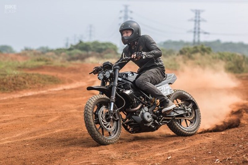KTM 250 Duke has been one compact streetfighter adored many in India for the simple reasons that it is lightweight, nippy and sprightly. But the trellis frame is good for more things besides offering nimble handling and that's customisation. Thrive Custom of Jakarta have made quite a name for themselves over the years and we featured a Himalayan custom-built by them just earlier this week (link on fourth slide). But before that Himalayan, Thrive built this scrambler which went on to serve as inspiration to its owner electronic music producer Kimo Rizky for a unique electronic soundtrack and music video. (Source: Bikeexif)