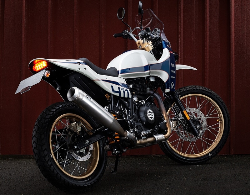 The commission came from an Indonesian YouTube sensation called Den Dimas. Thrive figured that a Dakar-inspired build would play nicely with the Himalayan’s inherent lines. Up front is a pair of side fairings, designed to tie the Himalayan’s fuel tank and windscreen together. Out back is a one-piece unit that incorporates side panels, a seat pan and a rear fender. (Source: Bikeexif)