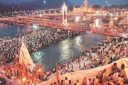 According to the information provided by the state government, more than 10,000 security personnel have been deployed at the Kumbh Mela to manage and supervise the devotees. According to the information provided by the state government, more than 10,000 security personnel have been deployed at the Kumbh Mela to manage and supervise the devotees.