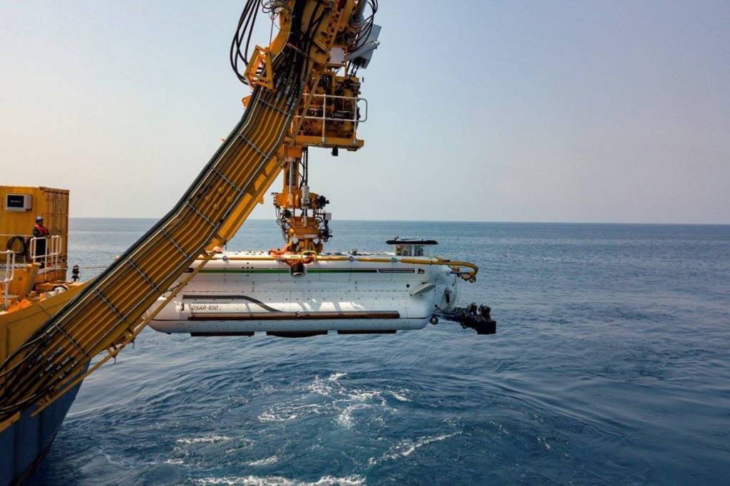 As has been reported by Financial Express Online earlier, Indian Navy has procured a Deep Submergence Rescue Vessel (DSRV) to undertake submarine crew rescue. (Photo Credit: Indian Navy)