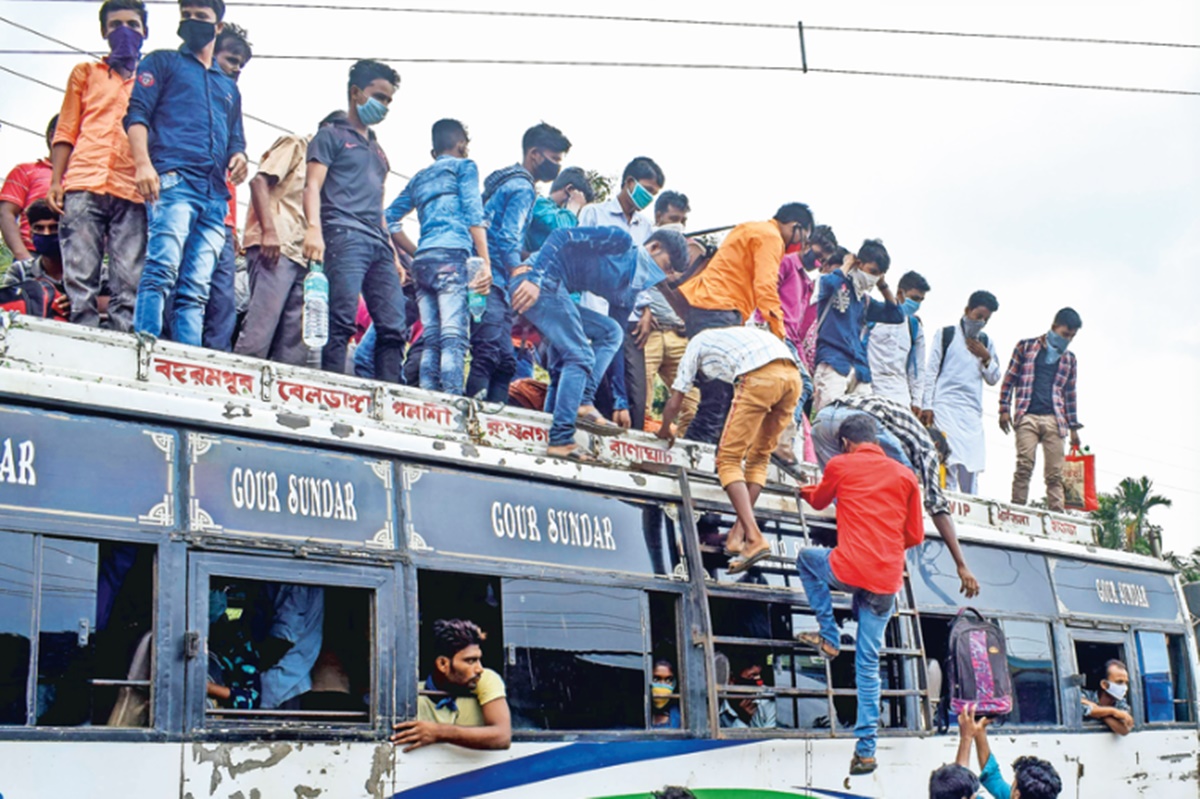 People board a crowded bus in Nadia district in West Bengal on Saturday to leave for their native places (PTI Image) People board a crowded bus in Nadia district in West Bengal on Saturday to leave for their native places (PTI Image)
